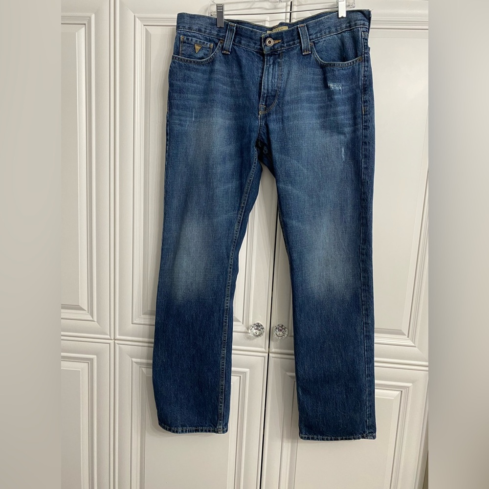 EUC MEN’S GUESS DISTRESSED MEDIUM JEANS DESMOND RELAXED FIT 36x32